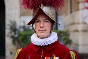 Đức Thánh Cha chọn Anton Kappler, một vệ binh Thụy Sĩ, làm tân trợ lý phòng