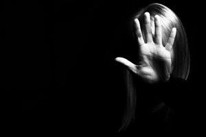 Đức Thánh Cha: Đừng bao giờ xem nhẹ bạo lực đối với phụ nữ; đừng sợ hãi tố cáo nó