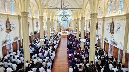 GP.Hưng Hóa - Giáo xứ Lã Hoàng chầu Thánh Thể thay mặt Giáo phận năm 2026