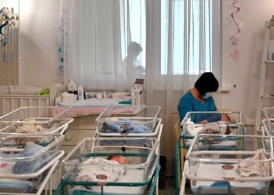 Tòa Thánh: Cần luôn bảo vệ phụ nữ và trẻ em trước sự khai thác bóc lột của việc mang thai hộ