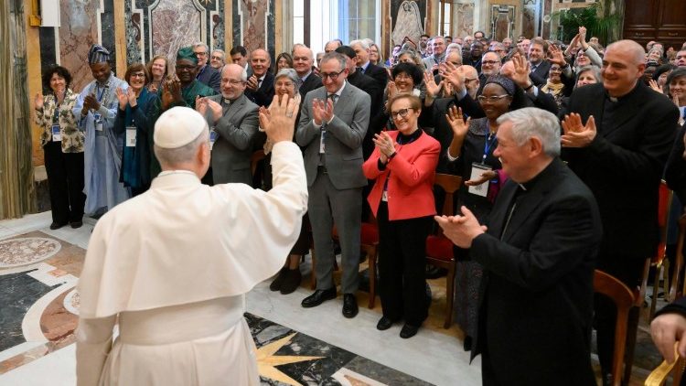 Đức Thánh Cha: Trong bối cảnh thế giới chia rẽ, cần chứng tá về hiệp nhất, đối thoại và hòa bình
