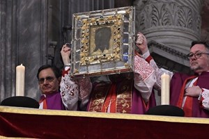 Chiêm ngắm “Khăn Thánh Veronica” tại Đền thờ Thánh Phêrô