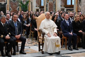 Đức Thánh Cha: “Máy bay phải luôn là phương tiện của hòa bình, chứ không phải của chiến tranh”
