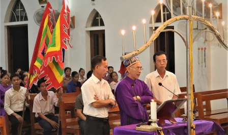 GP.Hưng Hóa - Giáo họ Liên Sơn tổ chức buổi ngắm 15 sự Thương Khó Chúa Giêsu