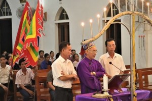 GP.Hưng Hóa - Giáo họ Liên Sơn tổ chức buổi ngắm 15 sự Thương Khó Chúa Giêsu