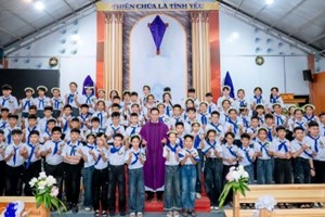 GP.Hưng Hóa - Giáo Xứ Phù Lao: 75 Em Thiếu Nhi Hân Hoan Lãnh Nhận Hồng Ân Xưng Tội Và Rước Lễ Lần Đầu