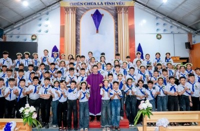 GP.Hưng Hóa - Giáo Xứ Phù Lao: 75 Em Thiếu Nhi Hân Hoan Lãnh Nhận Hồng Ân Xưng Tội Và Rước Lễ Lần Đầu
