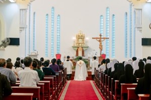 GP.Hưng Hóa - “Hãy vâng nghe Lời Người” - Lời Chúa Cha vang vọng trong ngày chầu lượt tại Giáo xứ Chính tòa Sơn Lộc