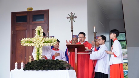 GP.Hưng Hóa - Thánh Lễ Lá Khai Mạc Tuần Thánh Và Thi Kinh Nguyện Tại Giáo Xứ Phù Lao