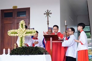 GP.Hưng Hóa - Thánh Lễ Lá Khai Mạc Tuần Thánh Và Thi Kinh Nguyện Tại Giáo Xứ Phù Lao