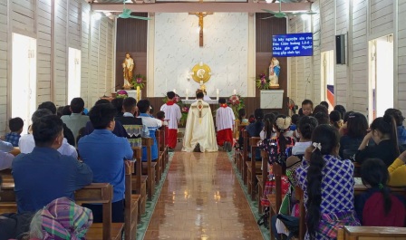 GP.Hưng Hóa - Giáo họ Hua Sin: Ngày Chầu Thánh Thể thay mặt Giáo phận