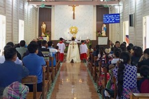 GP.Hưng Hóa - Giáo họ Hua Sin: Ngày Chầu Thánh Thể thay mặt Giáo phận