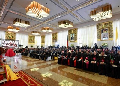 [Tông du Camerun] Đức Thánh Cha Lêô XIV gặp gỡ chính quyền, xã hội dân sự và ngoại giao đoàn