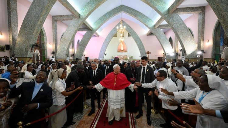 [Tông du Angola] ĐTC Gặp các Giám mục, linh mục, tu sĩ, giáo lý viên: Hãy tiếp tục đề cao việc đào tạo liên tục