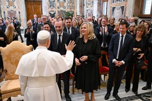 Đức Thánh Cha: Chính trị phải phục vụ con người và công ích