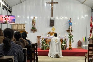 GP.Hưng Hóa - Giáo họ Văn Bàn hân hoan Chầu Thánh Thể thay mặt Giáo phận trong Chúa nhật Chúa Chiên Lành