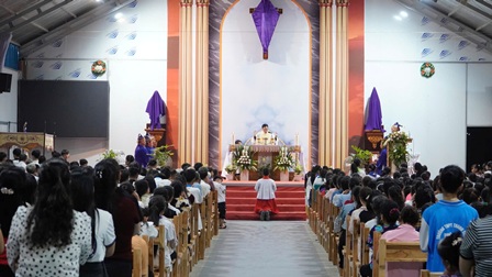 GP.Hưng Hóa - Thánh Lễ Thứ Năm Tuần Thánh Tại Giáo Xứ Phù Lao