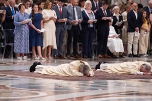 Các linh mục và các gia đình cần nâng đỡ và đồng hành với nhau