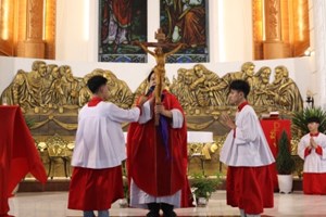 GP.Hưng Hóa - Giáo Xứ Cát Ngòi Cử Hành Thứ Sáu Tuần Thánh – Suy Tôn Thánh Giá Chúa Kitô