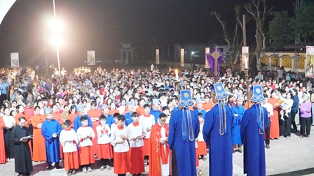 GP.Hưng Hóa - Thứ Sáu Tuần Thánh: Tưởng Niệm Cuộc Thương Khó Của Chúa Giêsu Tại Giáo Xứ Phù Lao