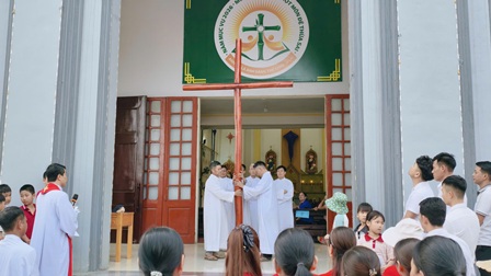 GP.Hưng Hóa - Giáo xứ An Thịnh cử hành nghi thức Thứ Sáu Tuần Thánh và đi Đàng Thánh Giá 2026