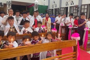 GP.Hưng Hóa - Giáo xứ Yên Châu mừng Đại lễ Phục Sinh – 59 anh chị em dự tòng lãnh nhận các Bí tích Khai tâm Kitô giáo