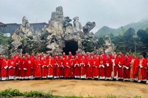 GP.Hưng Hóa - Quý cha Khóa VIII Đại Chủng viện Hà Nội mừng lễ quan thầy tại Nhà thờ Mộc Châu