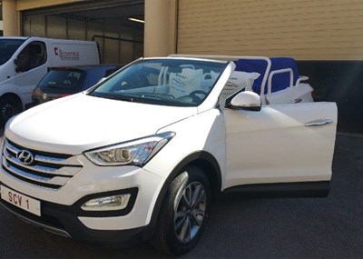 Xe của Đức Giáo hoàng được đấu giá giúp trẻ em nạn nhân chiến tranh