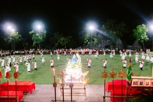 GP.Hưng Hóa - Giáo Xứ Yên Tập Tổ Chức Rước Kiệu Và Dâng Hoa Kính Đức Mẹ - Phiên Thứ Nhất Tại Giáo Xóm Trung Tiến