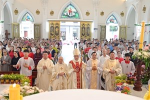 GP.Hưng Hóa - Thánh lễ tạ ơn, làm phép chuông và kỷ niệm kim khánh hôn phối tại giáo xứ Cát Ngòi