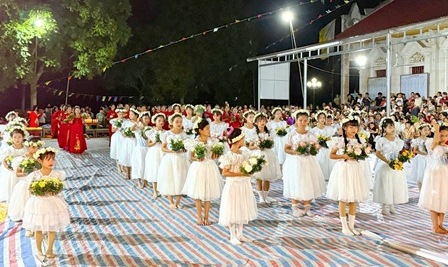 GP.Hưng Hóa - Chuẩn xứ Đồng Hoa sốt sắng dâng hoa kính Đức Mẹ trong Chúa nhật VII Phục Sinh