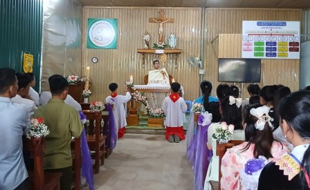 GP.Hưng Hóa - Giáo họ Chung Chải Lần Đầu Tiên Chầu Mình Thánh Chúa Thay Mặt Giáo phận