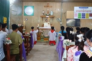 GP.Hưng Hóa - Giáo họ Chung Chải Lần Đầu Tiên Chầu Mình Thánh Chúa Thay Mặt Giáo phận