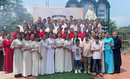 GP.Hưng Hóa - Nhóm Thăng Tiến Hôn Nhân Gia Đình Giáo Phận  Họp Mặt Hành Hương Lãnh Nhận Ơn Toàn Xá Tại Nhà Thờ Giáo Xứ Phú Nghĩa
