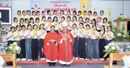 GP.Hưng Hóa - Thánh Lễ Ban Bí tích Thêm Sức Cho 91 Em Thiếu Nhi Giáo Xứ Phù Lao