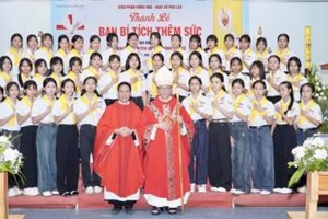 GP.Hưng Hóa - Thánh Lễ Ban Bí tích Thêm Sức Cho 91 Em Thiếu Nhi Giáo Xứ Phù Lao