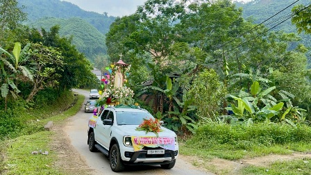 GP.Hưng Hóa - Giáo Xứ Kiệt Sơn Cung Nghinh Và Dâng Hoa Kính Đức Mẹ Tại Giáo Họ Mỹ Á