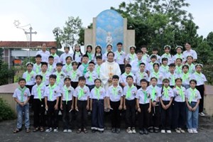 GP.Hưng Hóa - Giáo xứ Nhân Nghĩa: Hồng ân 46 em lãnh nhận Bí tích Hòa Giải và Rước lễ lần đầu