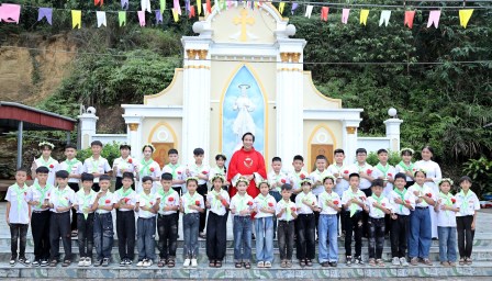 GP.Hưng Hóa - Giáo xứ Yên Hưng: Hồng ân 36 em lãnh nhận Bí tích Hòa Giải và Rước Lễ lần đầu trong ngày lễ Chúa Thánh Thần Hiện Xuống