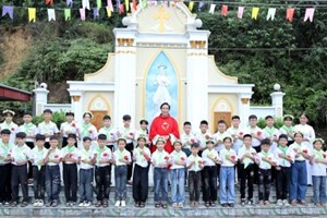GP.Hưng Hóa - Giáo xứ Yên Hưng: Hồng ân 36 em lãnh nhận Bí tích Hòa Giải và Rước Lễ lần đầu trong ngày lễ Chúa Thánh Thần Hiện Xuống