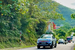 GP.Hưng Hóa - Giáo xứ Kiệt Sơn rước hoa và dâng hoa kính Đức Mẹ