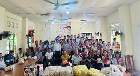 GP.Hưng Hóa - Mang Ngọn Lửa Chúa Thánh Thần, Người Trẻ Giáo xứ Phú Cát Lên Đường Yêu Thương