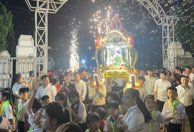 GP.Hưng Hóa - Giáo xứ Văn Bán khai mạc Tháng Hoa kính Đức Mẹ