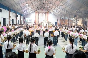 GP.Hưng Hóa - Giáo Xứ Phù Lao: Dâng Hoa Kính Đức Mẹ Và Thánh Lễ Chúa Nhật V Phục Sinh