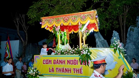 GP.Hưng Hóa - Giáo xứ Phù Lao: Cung nghinh Thánh Thể và mừng lễ Mình Máu Thánh Chúa Kitô