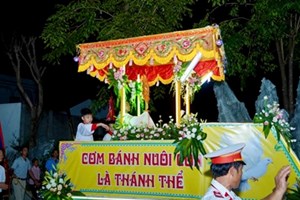 GP.Hưng Hóa - Giáo xứ Phù Lao: Cung nghinh Thánh Thể và mừng lễ Mình Máu Thánh Chúa Kitô