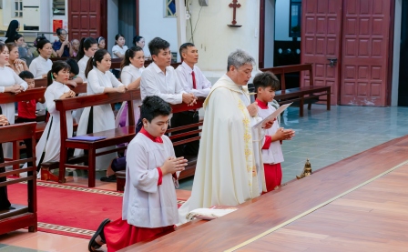 GP.Hưng Hóa - Giáo xứ Chính Tòa Sơn Lộc: Tôn Kính Thánh Tâm Chúa Giêsu – Học Sống Trái Tim Yêu Thương Giữa Một Thế Giới Dửng Dưng