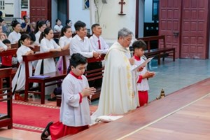 GP.Hưng Hóa - Giáo xứ Chính Tòa Sơn Lộc: Tôn Kính Thánh Tâm Chúa Giêsu – Học Sống Trái Tim Yêu Thương Giữa Một Thế Giới Dửng Dưng