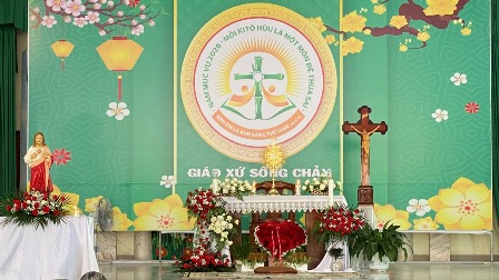 GP.Hưng Hóa - Giáo xứ Sông Chảy cử hành ngày Chầu Thánh Thể - Phạt Tạ Thánh Tâm Chúa Giêsu
