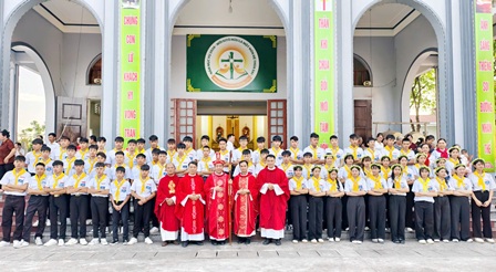 GP.Hưng Hóa - Thánh Lễ Ban Bí Tích Thêm Sức Cho 63 Thiếu Nhi Tại Giáo Xứ An Thịnh